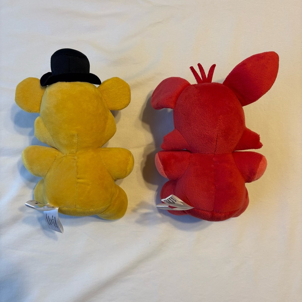 2016 Funko Five Nights at Freddy’s Golden Freddy and Foxy the Pirate plush toys - Picture 2 of 10